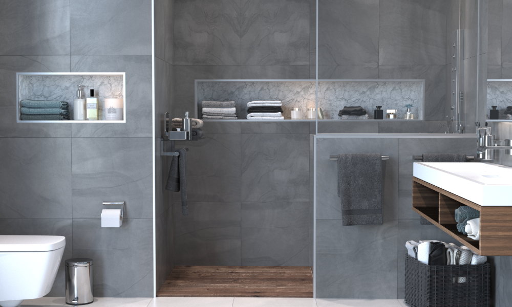 Profilés d’angle et de rive dans une salle de bains carrelée
